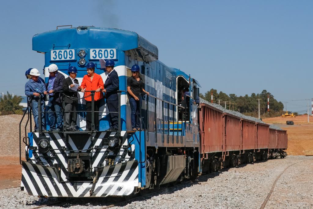 Presidente Dilma em vistoria à ferrovia, em 2014, no trecho que liga Palmas (TO) a Anápolis (GO). | Ichiro Guerra/Dilma 13