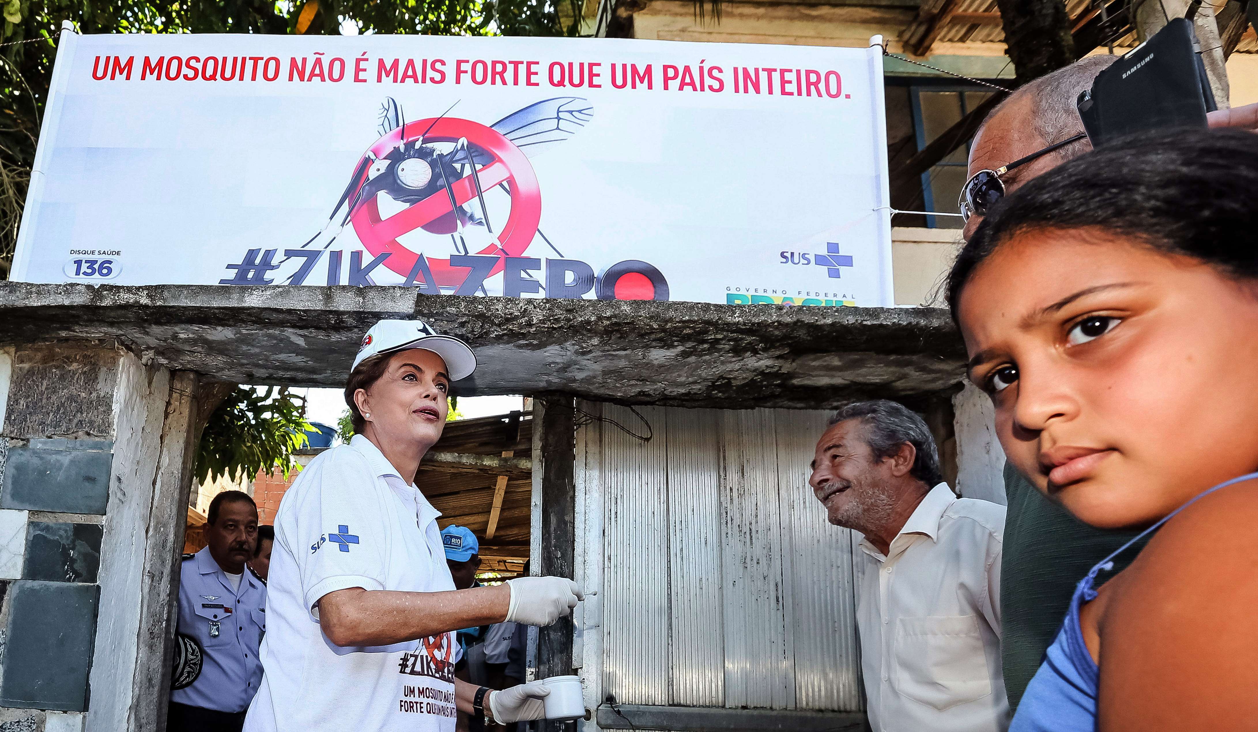 Dilma participou neste sábado (13) do mutirão nacional de combate ao mosquito transmissor da dengue, zika e chikungunya . | Roberto Stuckert Filho/AFP