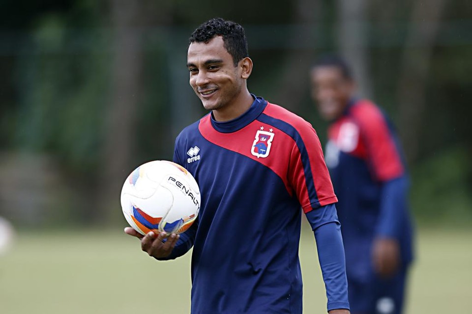 Nadson admite que o Tricolor sentiu a derrota para o LEC, mas que tem tudo para se recuperar no clássico com o Furacão. | Albari Rosa/gazeta do povo