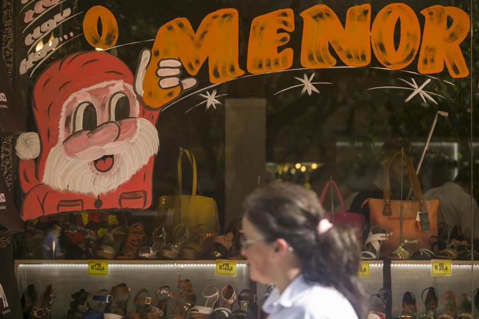 Nem o movimento de Natal impediu a queda das vendas em dezembro. | Marcelo Andrade/Gazeta do Povo
