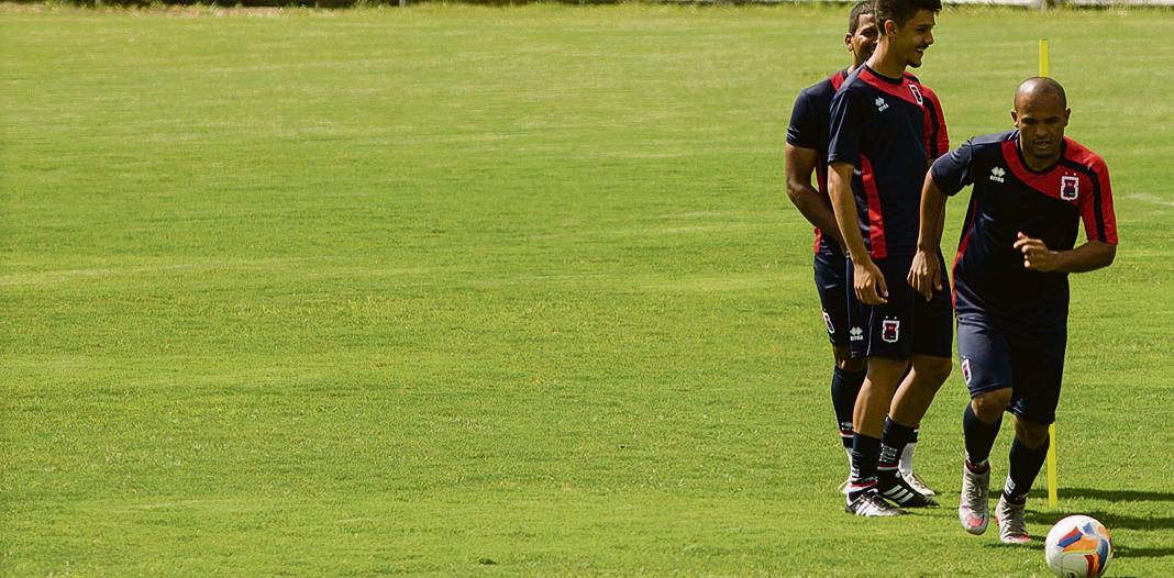 Lúcio Flávio passou as férias trabalhando para ter um bom desempenho no início de temporada no Paraná. | Marcelo Andrade/Gazeta do Povo