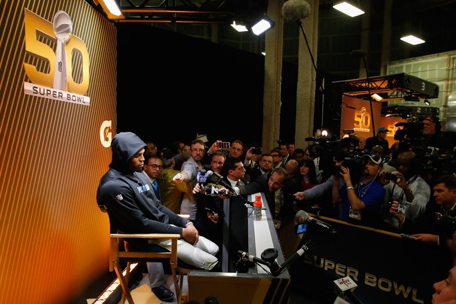 Cam Newton concede entrevista após derrota do seu time na 50ª edição do Super Bowl | Kevin C. Cox/AFP