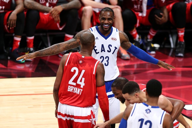 LeBron James e Kobe Bryant. | Vaughn Ridley/AFP