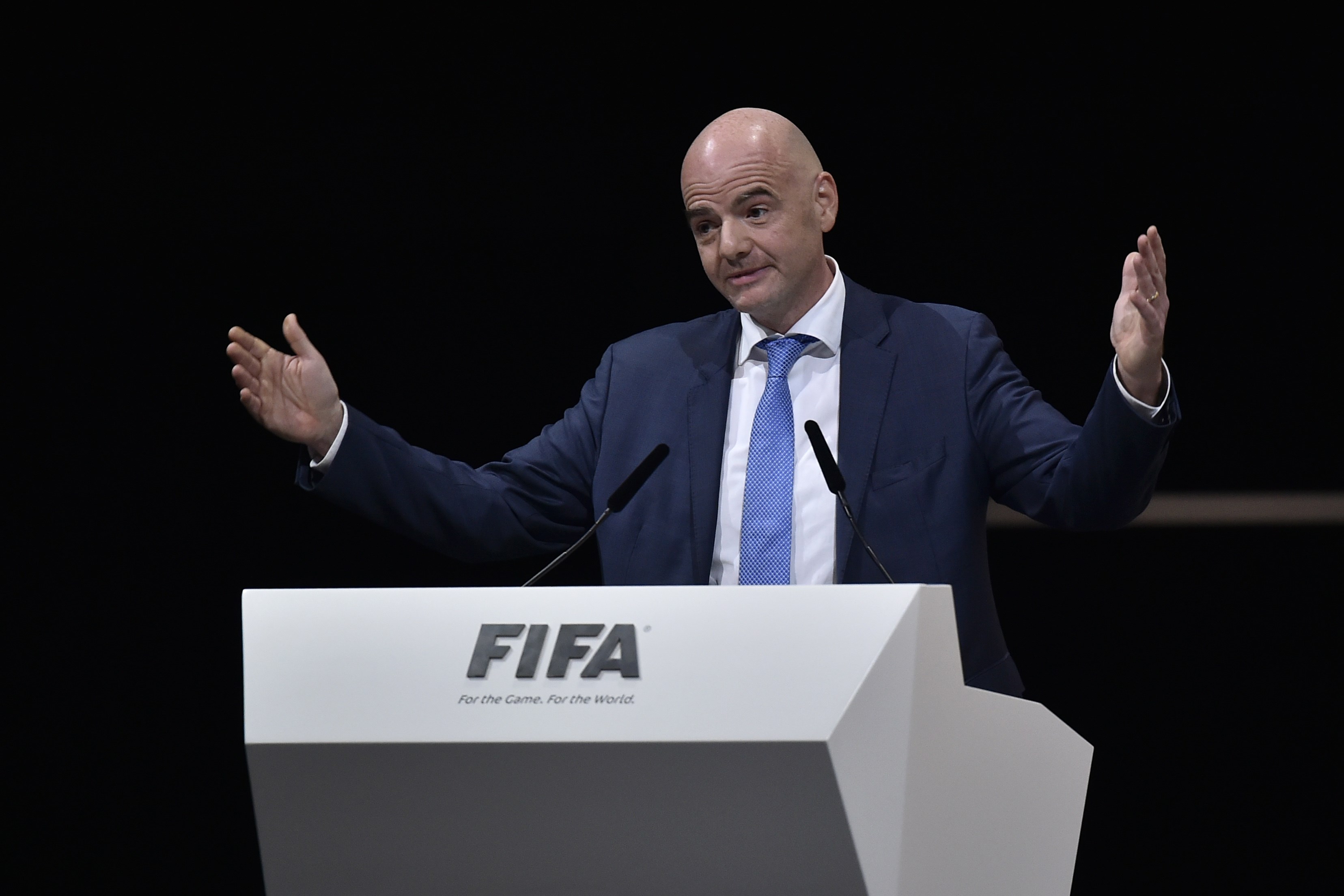 Uma das promessas de Infantino se eleito presidente da Fifa era compensar clubes sul-americanos pela perda de jogadores jovens. | FABRICE COFFRINI/AFP