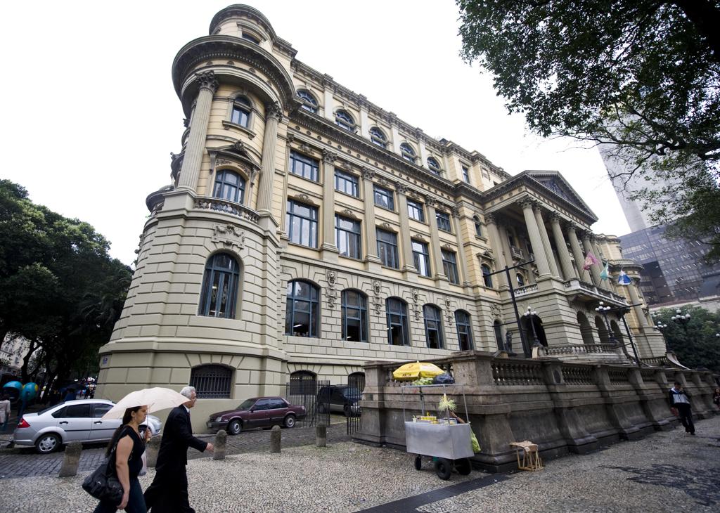 A Biblioteca Nacional, localizada no centro do Rio, reúne cerca de 9 milhões de itens. | Antônio Scorza/AFP