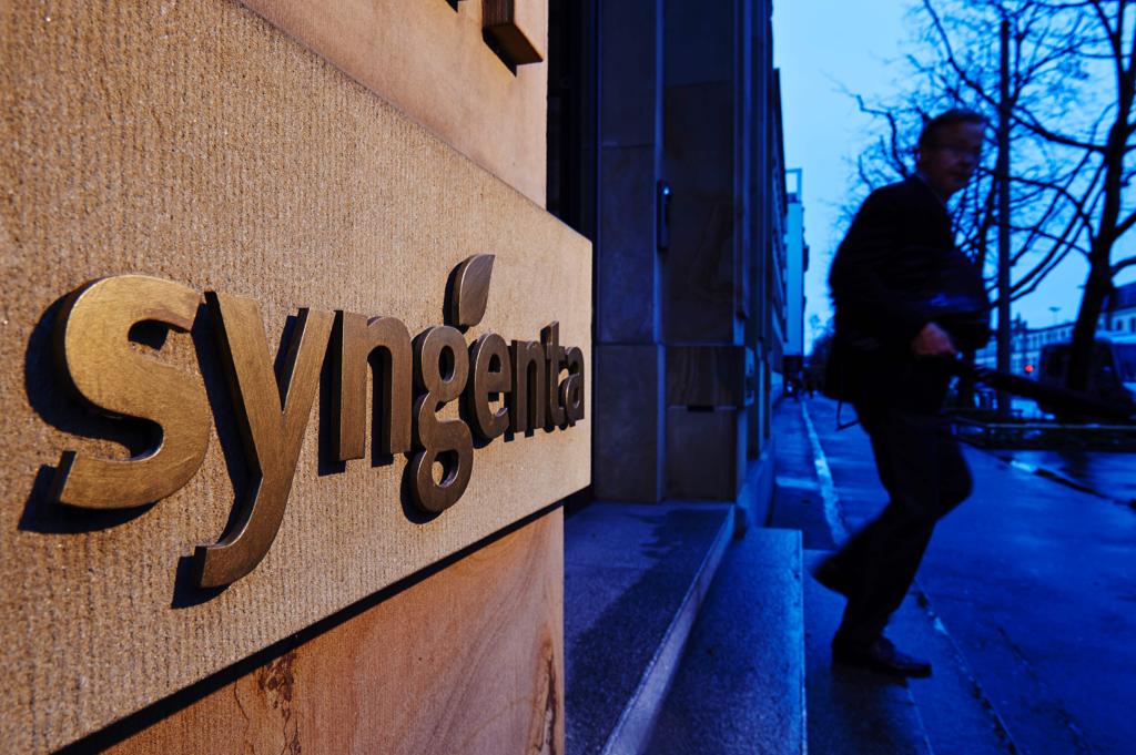 No ano passado, a Syngenta rejeitou uma oferta de US$ 47 bilhões de sua concorrente americana Monsanto, que agora estuda uma contraofensiva | MICHAEL BUHOLZER/AFP