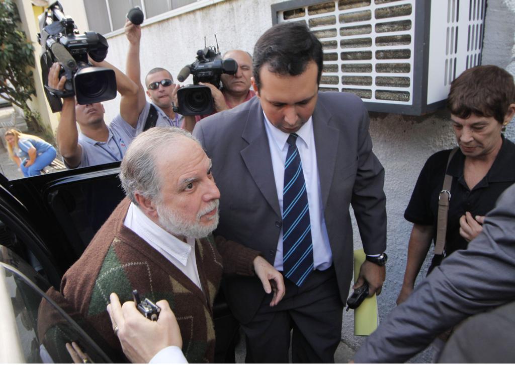 Pimenta Neves se entrega à polícia, em 2011 | Rodrigo Coca - Fotoarena - Folhapress/Arquivo