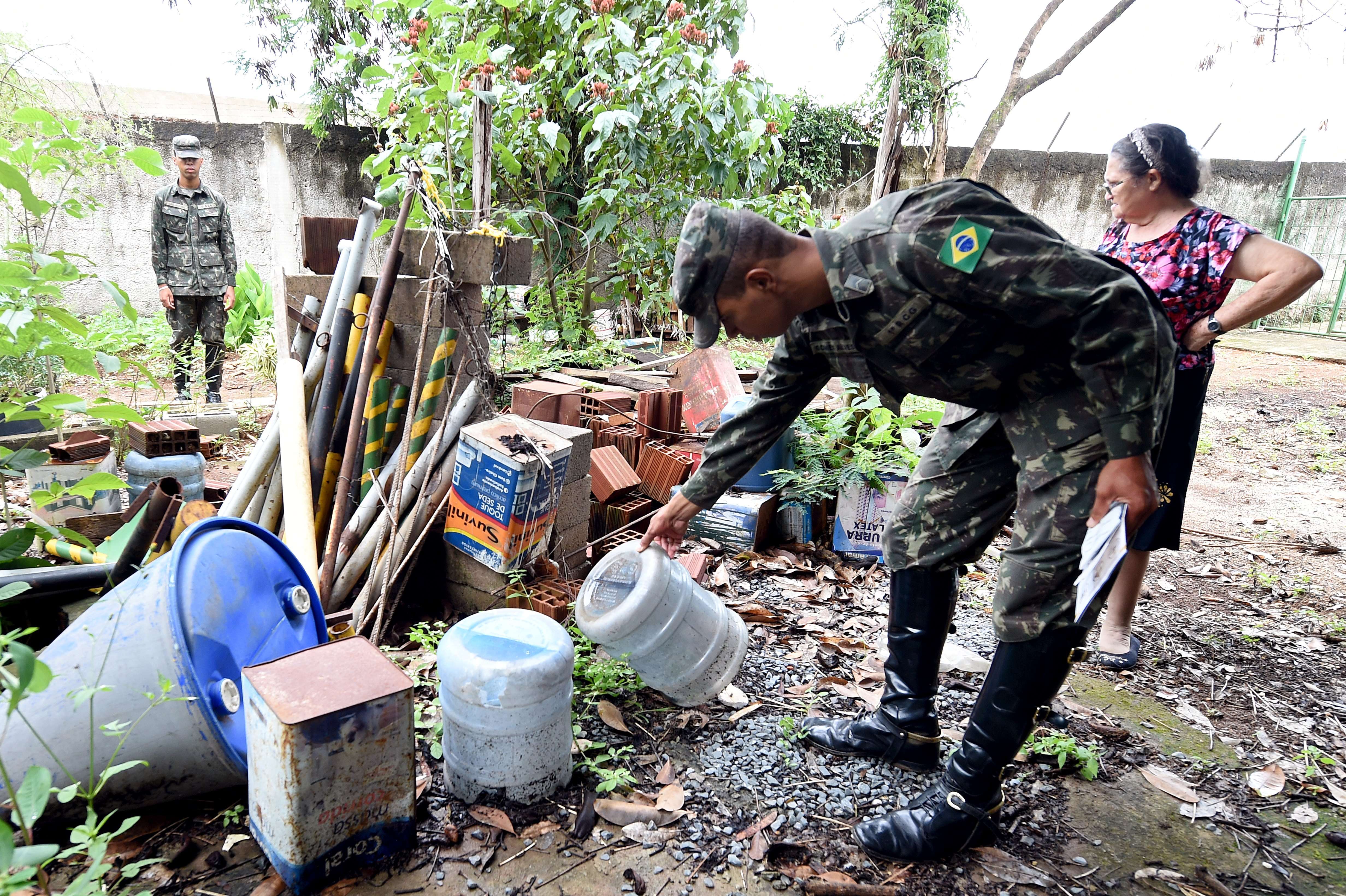 Mutirão nacional contra focos do Aedes aegypti começou no último sábado (13) | EVARISTO SA/AFP