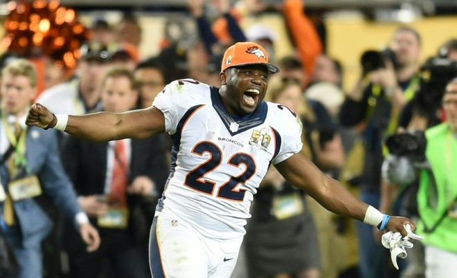 C.J. Anderson, do Denver Broncos, comemora após o fim da partida | TIMOTHY A. CLARY/AFP