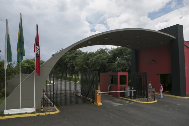 Entrada do centro de treinamento do Furacão. Estrutura ganhará ginásio com grama sintética. | Marcelo Andrade/Gazeta do Povo