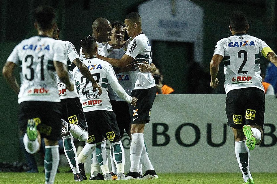Luccas Claro abriu o placar para o Coritiba no Couto Pereira. | Jonathan Campos/Gazeta do Povo