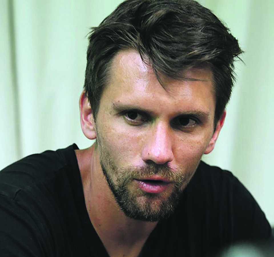 Jogador do Furacão conversou com a equipe de Esportes no estúdio da Gazeta do Povo. | Ivonaldo Alexandre/Gazeta do Povo