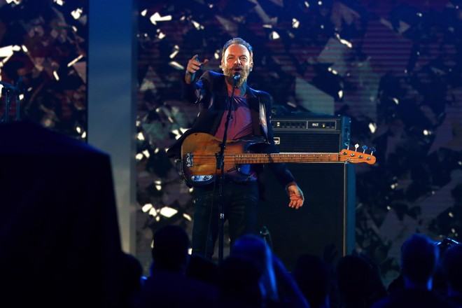 Cantor Sting se apresenta na noite do All-Star Game. | ELSA/AFP