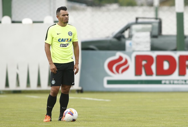 Ceará pede atenção ao jogo coletivo e melhora diária no Coxa. | Hugo Harada/Gazeta do Povo