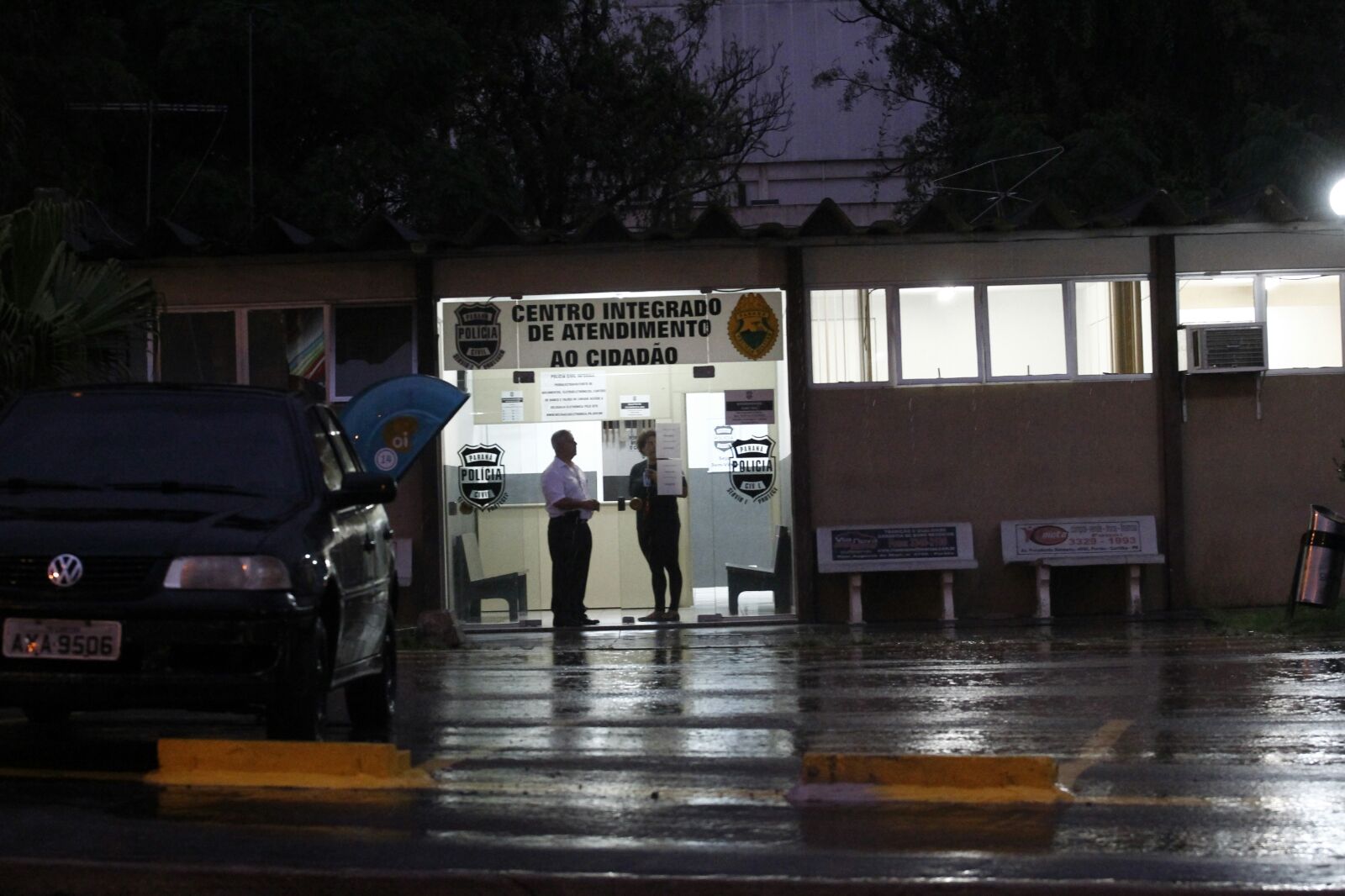 No Centro Integrado de Atendimento ao Cidadão-Sul (Ciac), no 8.º Distrito Policial, no bairro Portão, escrivães ficam muitas horas trabalhando nos flagrantes. | Pedro Serápio/Gazeta do Povo