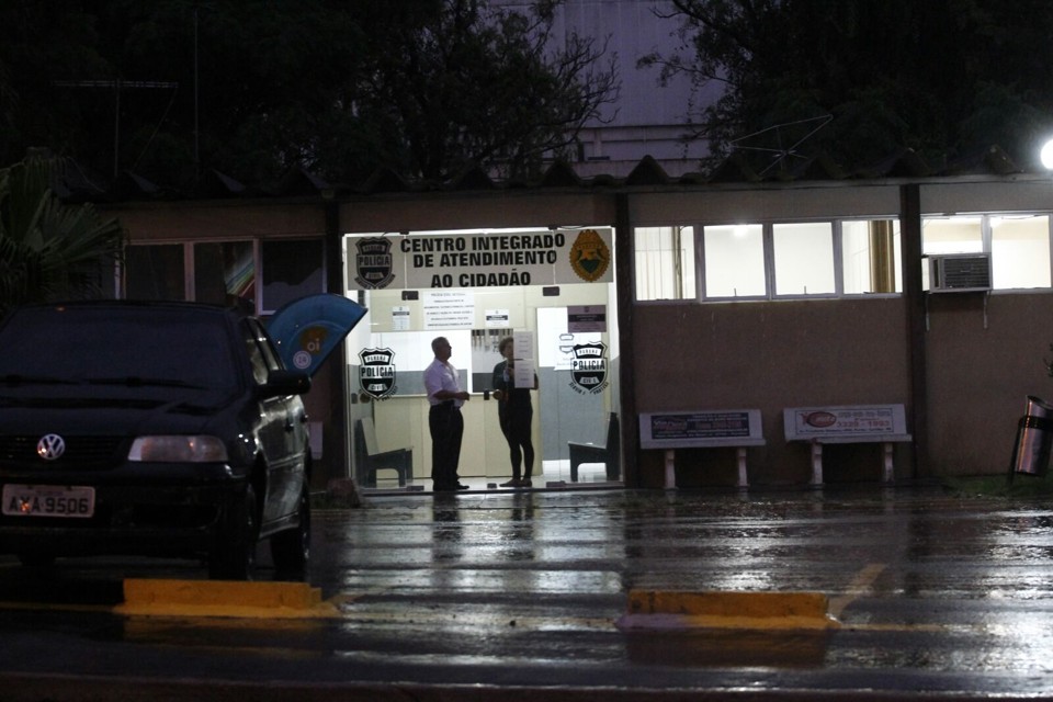 No Centro Integrado de Atendimento ao Cidadão-Sul (Ciac), no 8.º Distrito Policial, no bairro Portão, escrivães ficam muitas horas trabalhando nos flagrantes. | Pedro Serápio/Gazeta do Povo