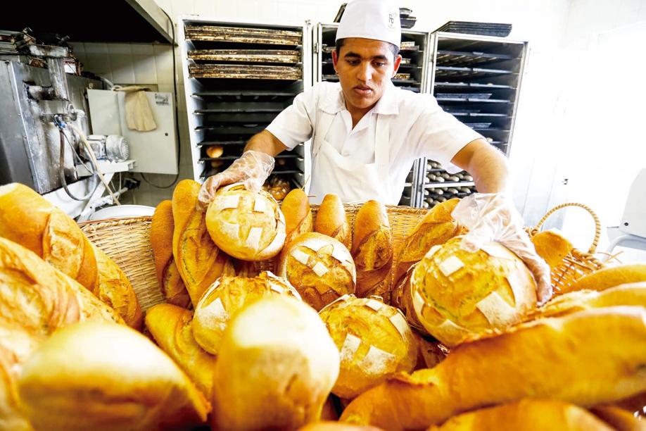 Indispensável no café da manhã do brasileiro, o preço do pão será reajustado por conta da quebra na safra nacional de trigo. | Fotos: Henry Milleo/Gazeta do Povo