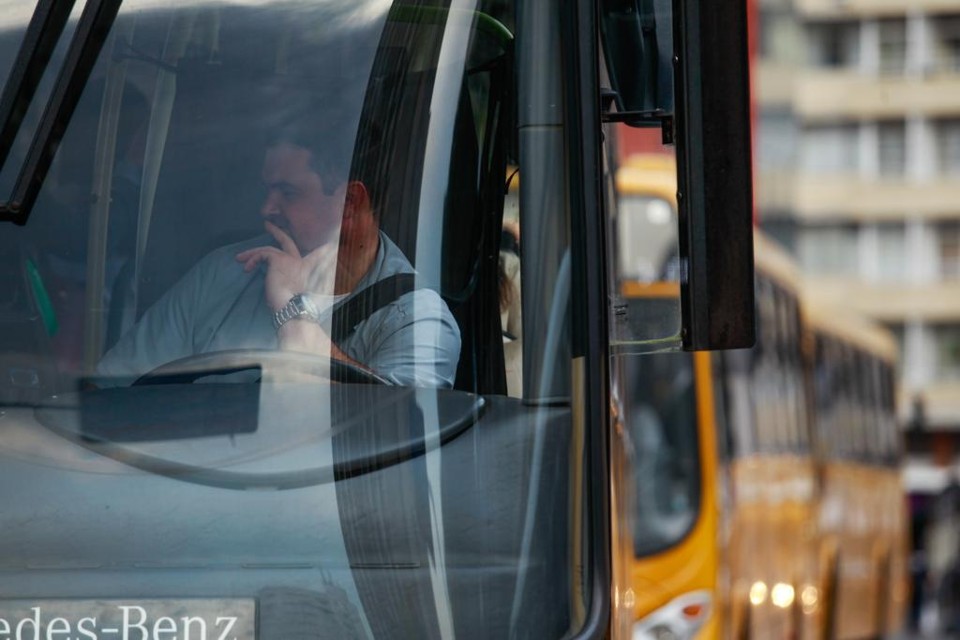Motoristas e cobradores negociam reajuste salarial com empresas de ônibus | Daniel Castellano/Gazeta do Povo