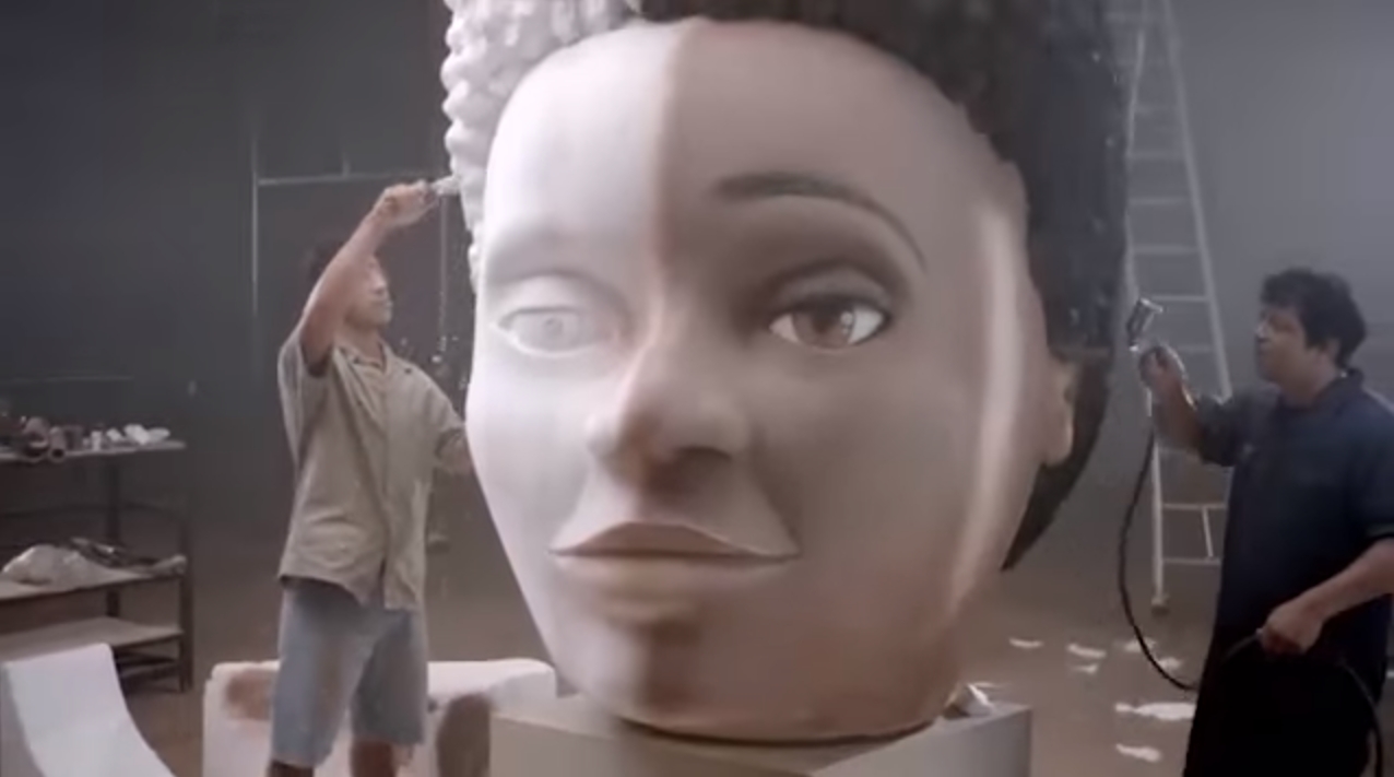 Vídeo mais recente  do PT, em ritmo de carnaval, mostra um boneco da presidente da Dilma. | Reprodução/Youtube