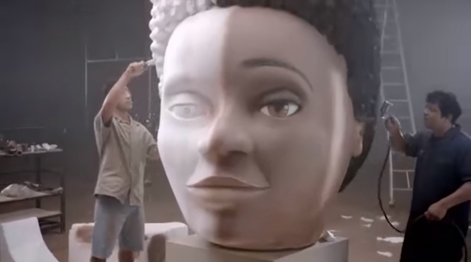 Vídeo mais recente  do PT, em ritmo de carnaval, mostra um boneco da presidente da Dilma. | Reprodução/Youtube