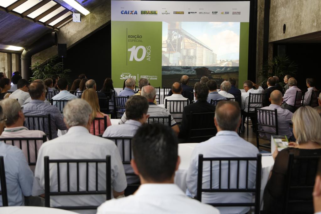 Mais de 150 pessoas compareceram ao evento de lançamento nesta segunda-feira (15). | Henry Milleo/Gazeta do Povo