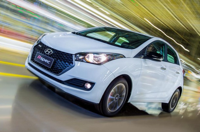 Grade frontal hexagonal esportiva em preto brilhante. | Fotos: Hyundai/Divulgação