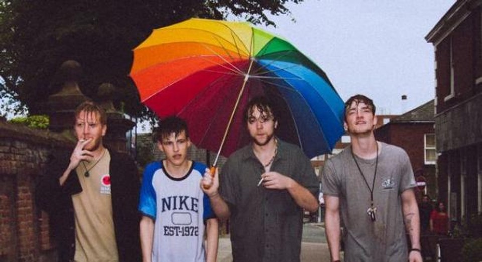 Todos os integrantes da banca Viola Beach morreram na Suécia, no domingo (14). | /Divulgação