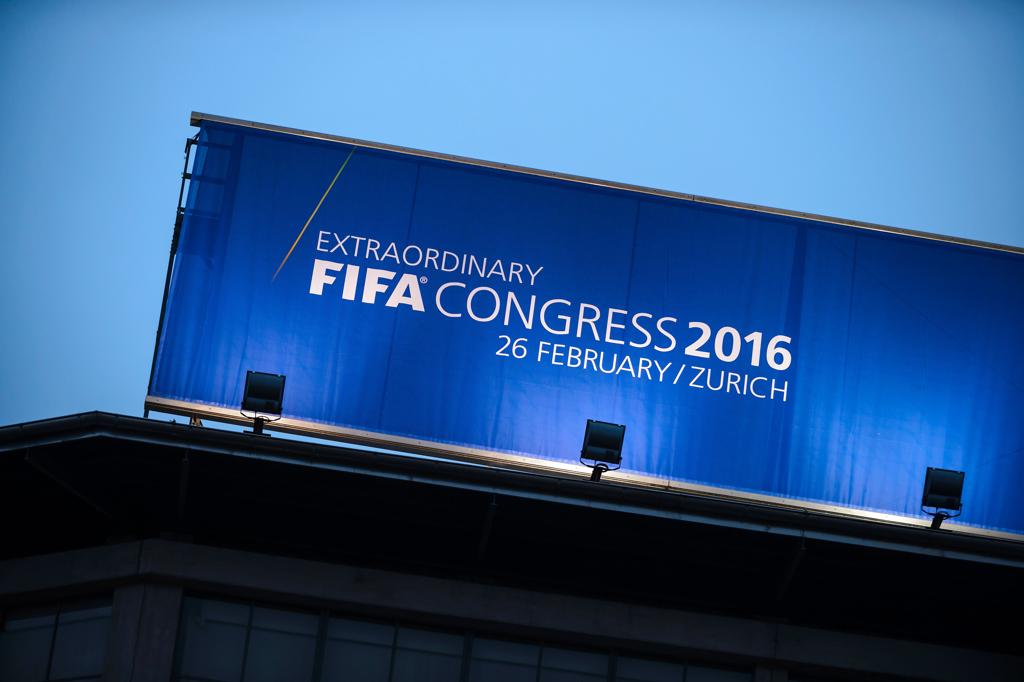 Placa anuncia a realização do Congresso da Fifa, nesta sexta-feira,em Zurique: evento vai eleger o novo presidente da entidade. | Fabrice Coffrini/AFP