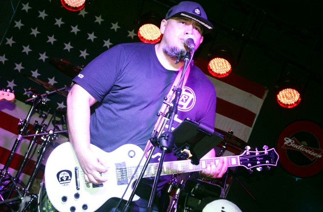 Digão com projeto solo “Homem Guitarra. | Magno Van Erven/Divulgação