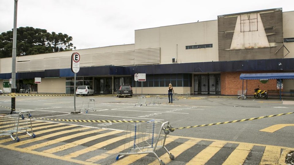 Loja do Mercadorama fechada no fim do ano em Curitiba. | Marcelo Andrade/Gazeta do Povo