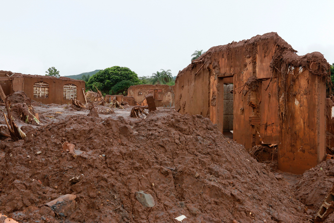 Casa destruída pela lama em Mariana (MG), em novembro de 2015. | Rogério Alves/TV Senado/Fotos Públicas