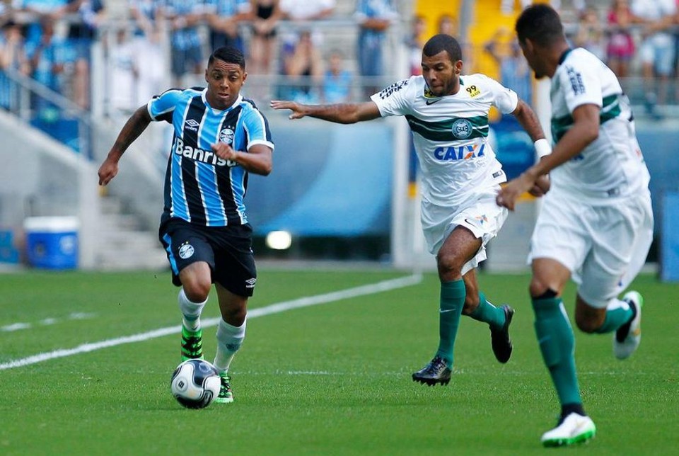 Numa falha de Amaral saiu o gol da vitória do Grêmio sobre o Coritiba. | Lucas Uebel/Grêmio