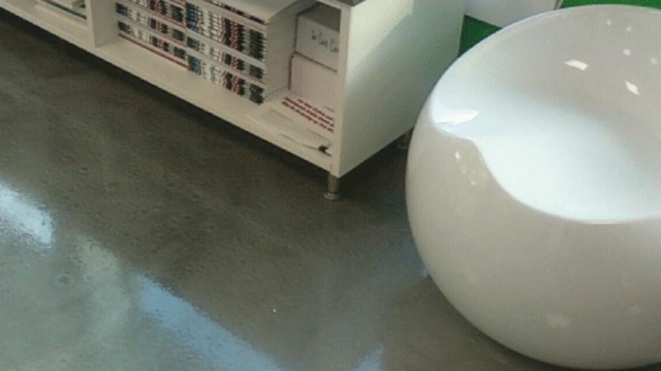 “Porcelanato líquido” é tendência em revestimento para pisos Produto é brilhante e não apresenta rejuntes. | NS Brasil/Divulgaçao