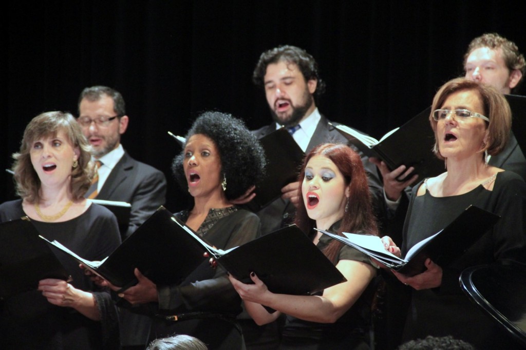 As vagas são para soprano, meio-soprano, contralto, tenor, barítono e baixo.