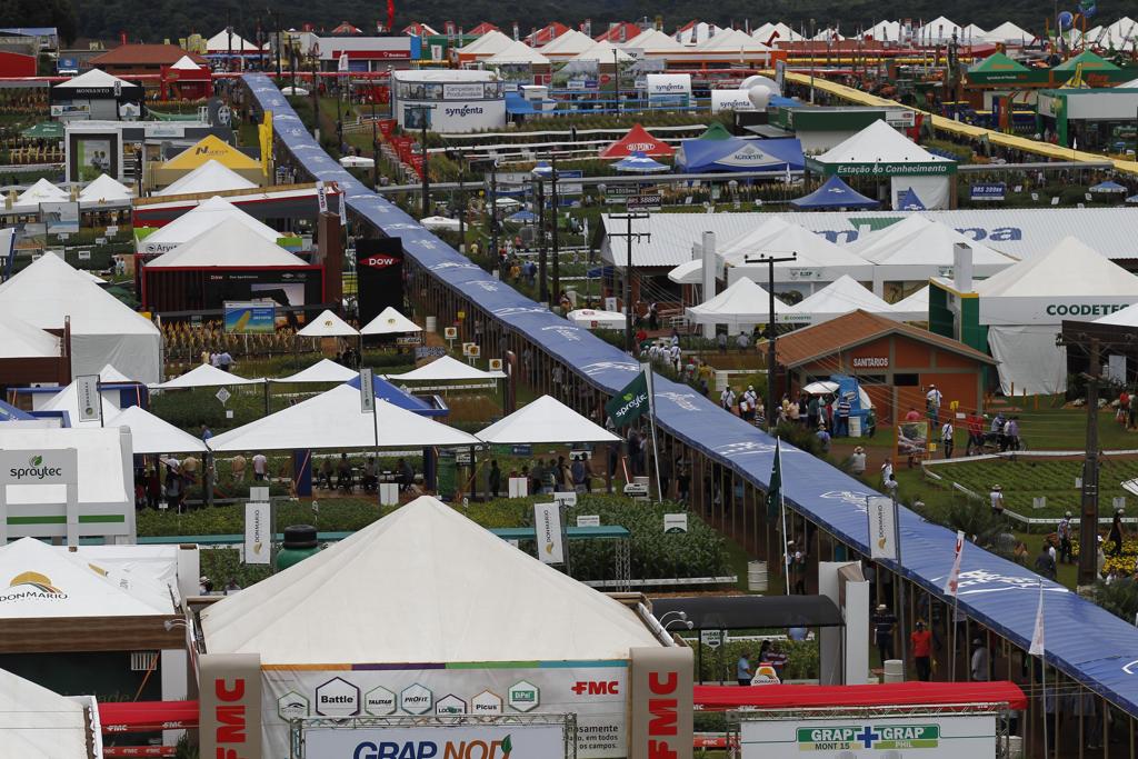 Até sexta-feira (5), a organização espera receber mais de 210 mil visitantes de várias regiões do estado e do país. | Jonathan Campos/Gazeta do Povo
