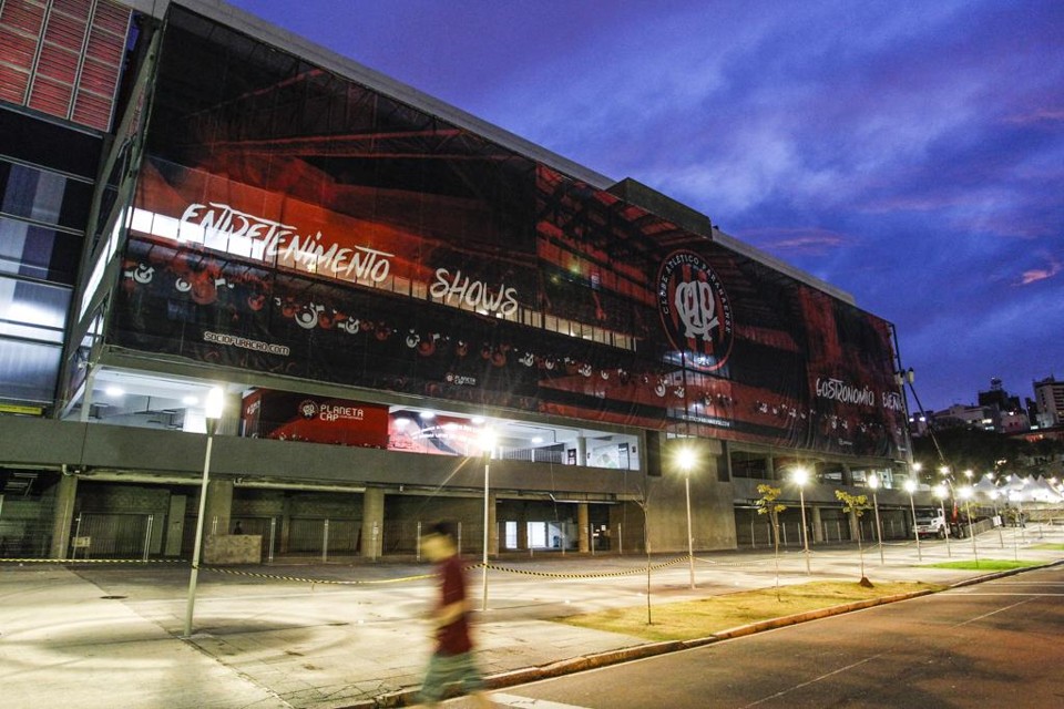 Justiça bloqueia contas do estado por dívida da Arena. | Daniel Castellano/Gazeta do Povo