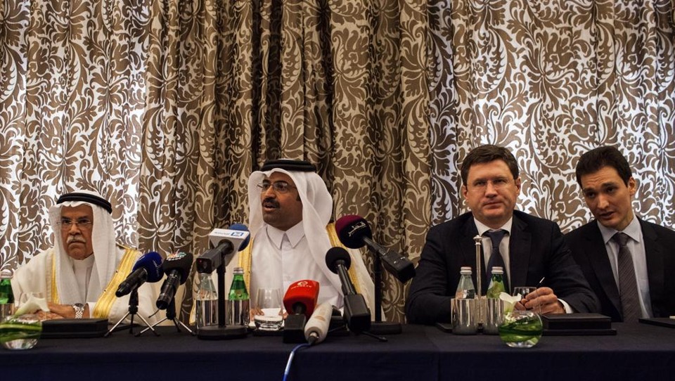 O ministro de energia do Catar, Mohamed Saleh Al Sada, em entrevista coletiva: tentativa de estabilizar o mercado. | Olya Morvan/AFP