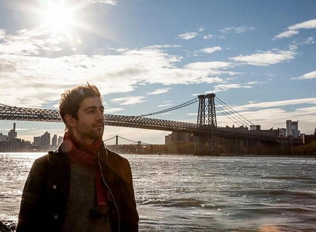 Ator deveria ter sido sustentado por suspensórios, mas dispositivo falhou | Reprodução/Facebook