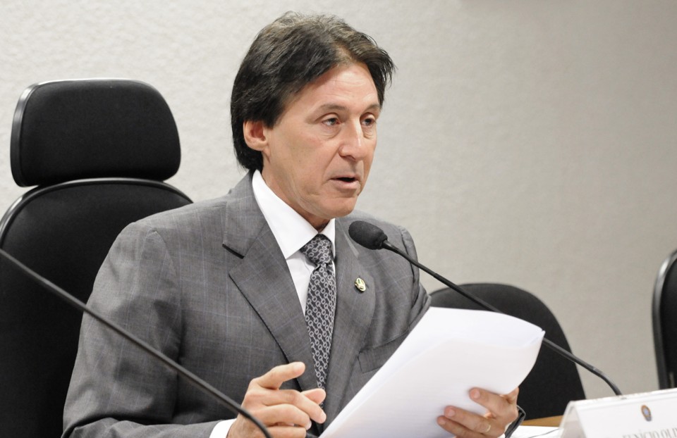Eunício Oliveira: tucanos disseram ser “muito difícil” qualquer solução com Dilma; peemedebistas ficaram calados | Paulo H. Carvalho