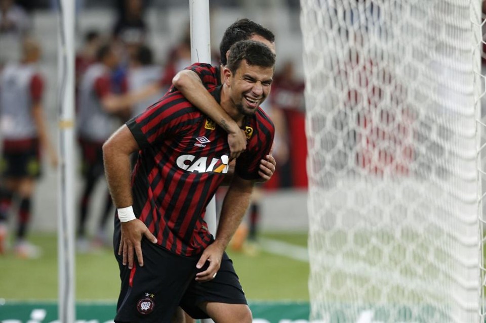 André Lima marcou dois gols na vitória por 4 a 0 do Atlético sobre o PSTC, na Arena da Baixada. | Antônio More/Gazeta do Povo