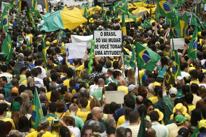 Manifestantes exigem atitude dos brasileiros | Marcelo Andrade