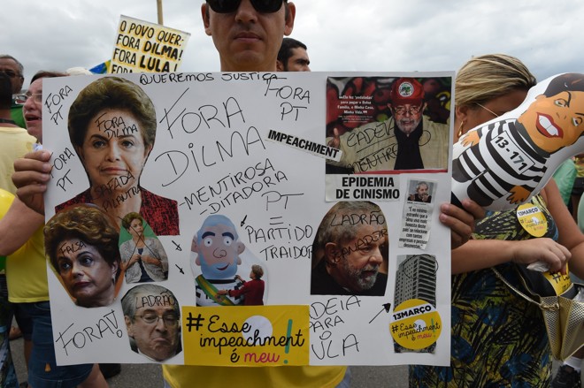 Manifestantes protestam em Copacabana. | VANDERLEI ALMEIDA/AFP