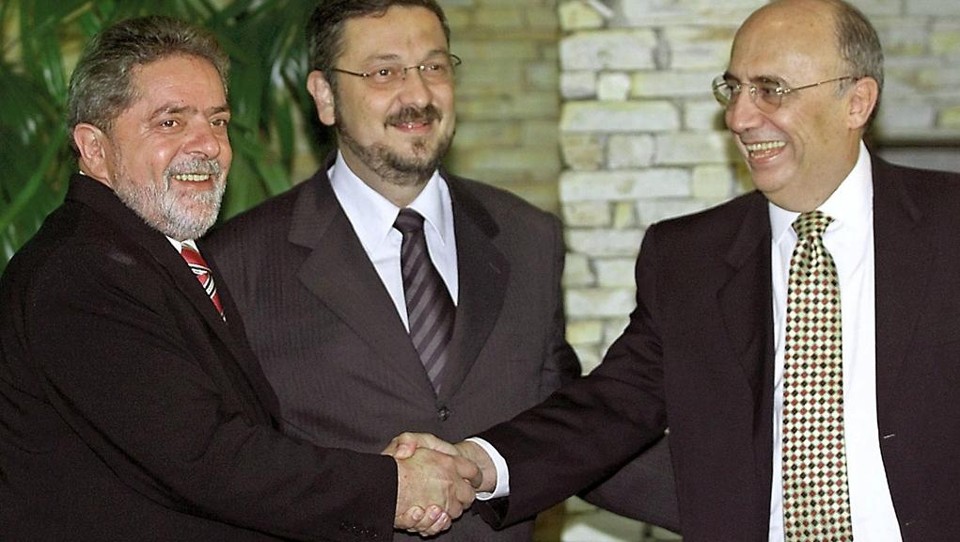 Lula com Antonio Palocci e Henrique Meirelles: no primeiro mandato, independência do Banco Central foi um dos fatores para a recuperação da economia. | va/pp/EVARISTO SA