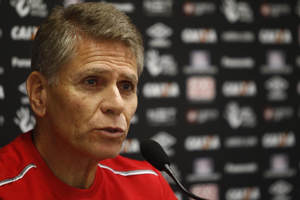 Paulo Autuori cobra concentração total do Atlético para evitar golsnos minutos finais das partidas. | Aniele Nascimento/Gazeta do Povo