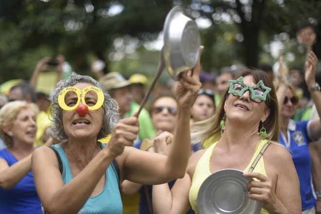 Em Belo Horizonte, protesto teve panelaço na Praça da Liberdade. | Douglas Magno/AFP