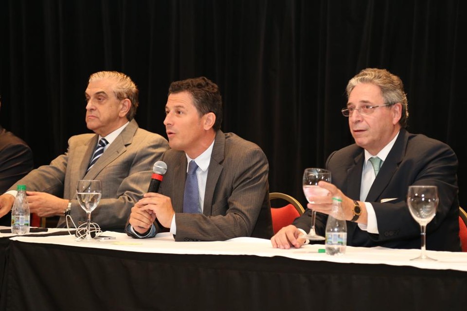 Petraglia, Gomyde e Bacellar durante campanha à presidência da FPF: união retomada para discutir o futebol do estado. | Ivonaldo Alexandre/Gazeta do Povo