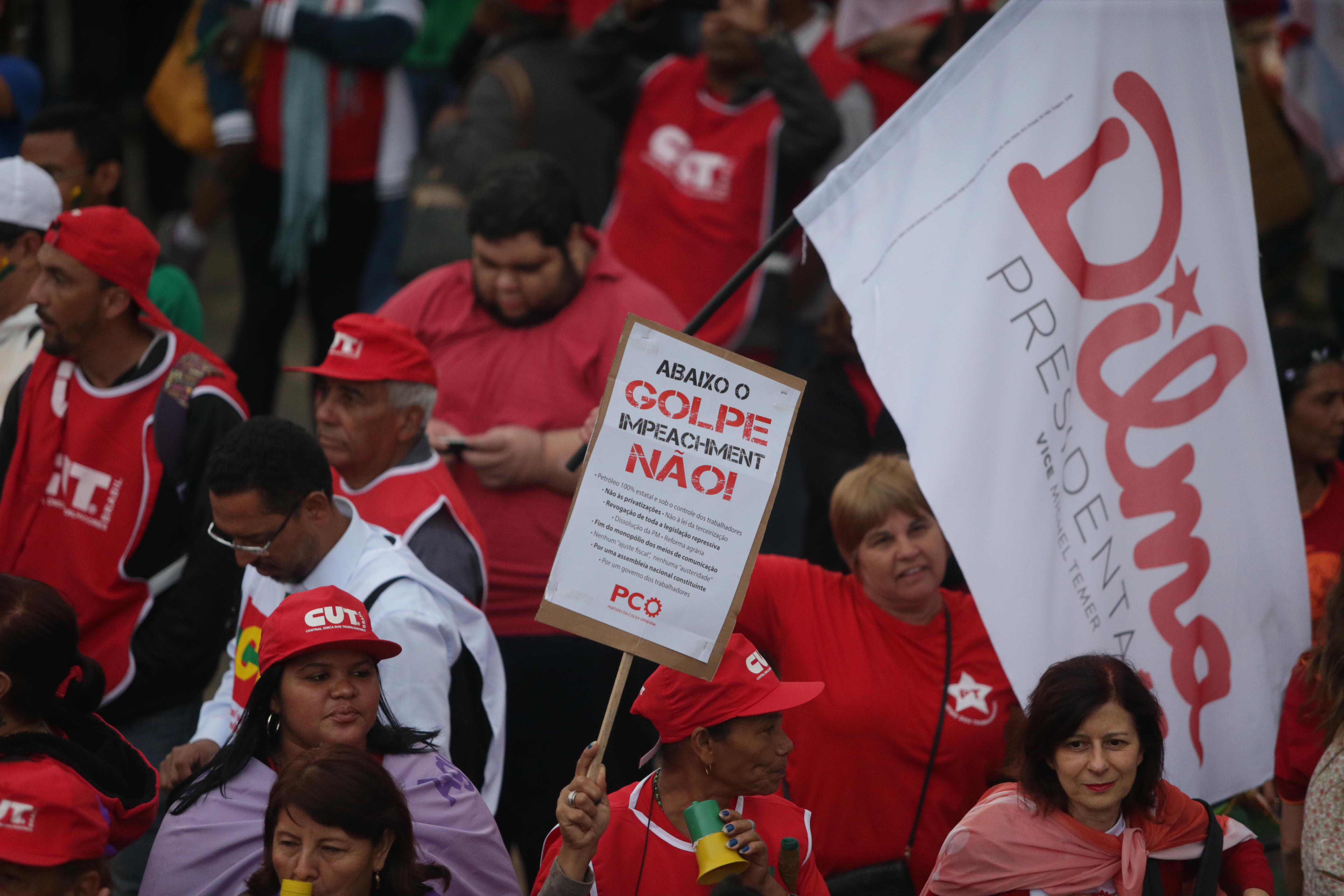 Manifestantes pró-governo preparam nova manifestação em Curitiba: divergência com a presidente Dilma. | Paulo Pinto/Agência PT