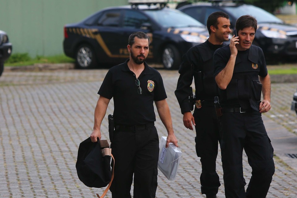 Movimentação de policiais federais  na sede da PF em São Paulo, um dos estados onde são cumpridos mandados da 26.ª fase da Lava Jato. | MARCOS BEZERRA/ESTADÃO CONTEÚDO