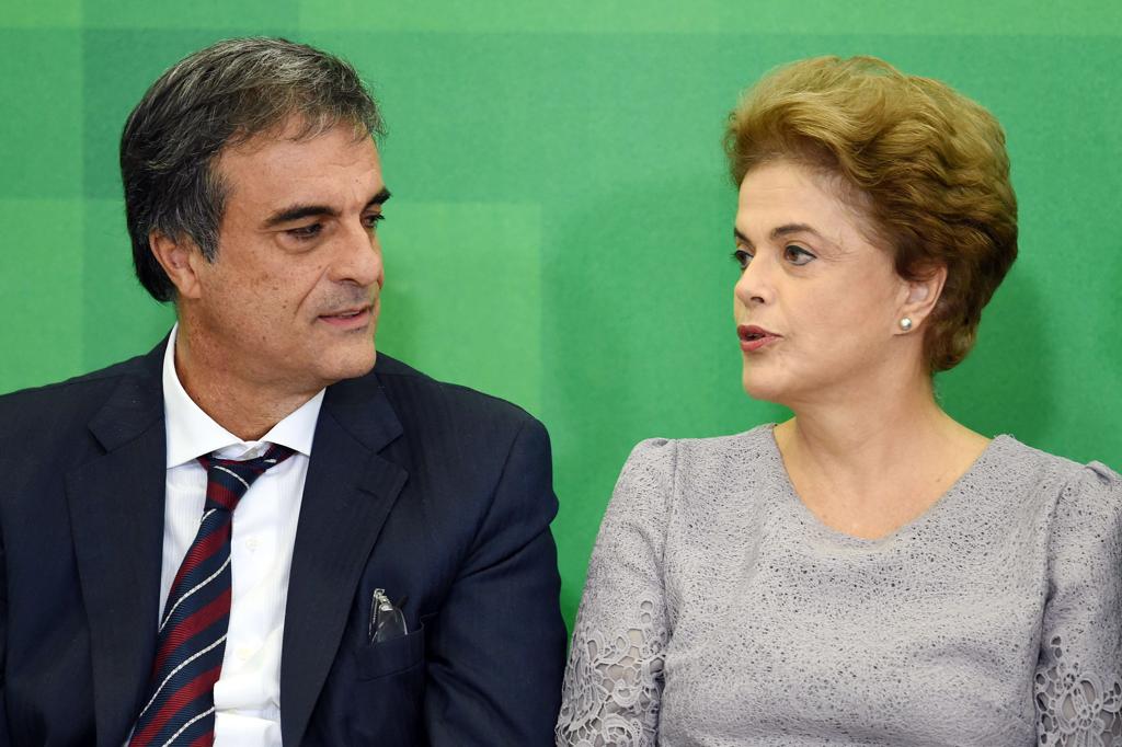 José Eduardo Cardozo listou medidas que o governo tomará contra gravação de conversas e nomeação de Lula. | Evaristo Sá/AFP