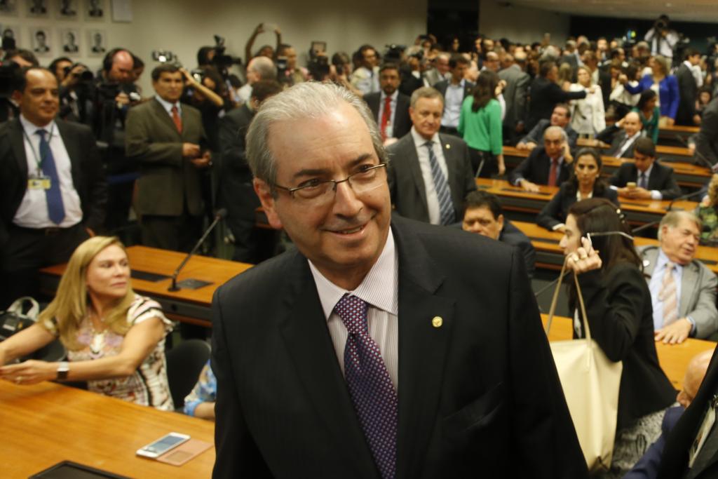 Cunha distribuiu sorrisos e abraços em reunião que definiu saída do PMDB da base do governo. | Igo Estrela/PMDB Nacional